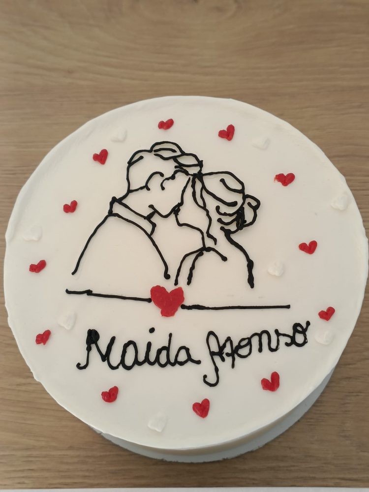 Bolo com desenho de casal